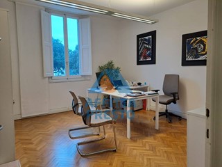 Ufficio in Affitto a Empoli, 140 m²