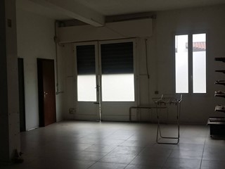 Attività commerciale in Affitto a San Miniato, 700€, 130 m²