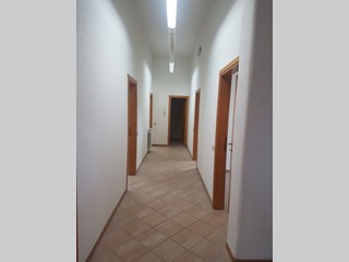 Ufficio in Affitto a Empoli, 1'250&euro;, 150 m²