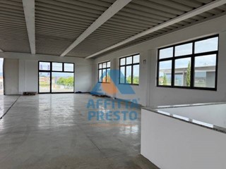 Attività commerciale in Affitto a San Miniato, 2'500€, 500 m²