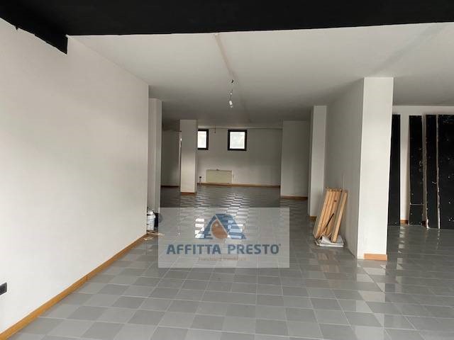 Attività commerciale in Affitto a Empoli, 1'800&euro;, 200 m²