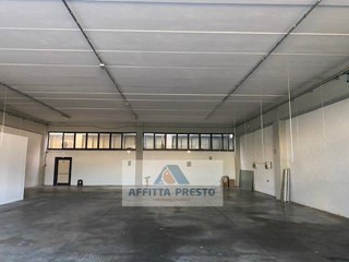 Attività commerciale in Affitto a Empoli, 1'500&euro;, 360 m²