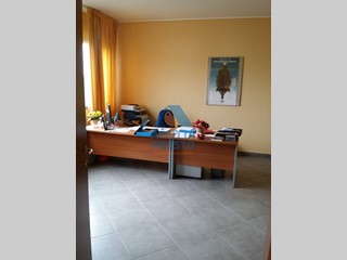 Ufficio in Affitto a San Miniato, 2'600€, 340 m²