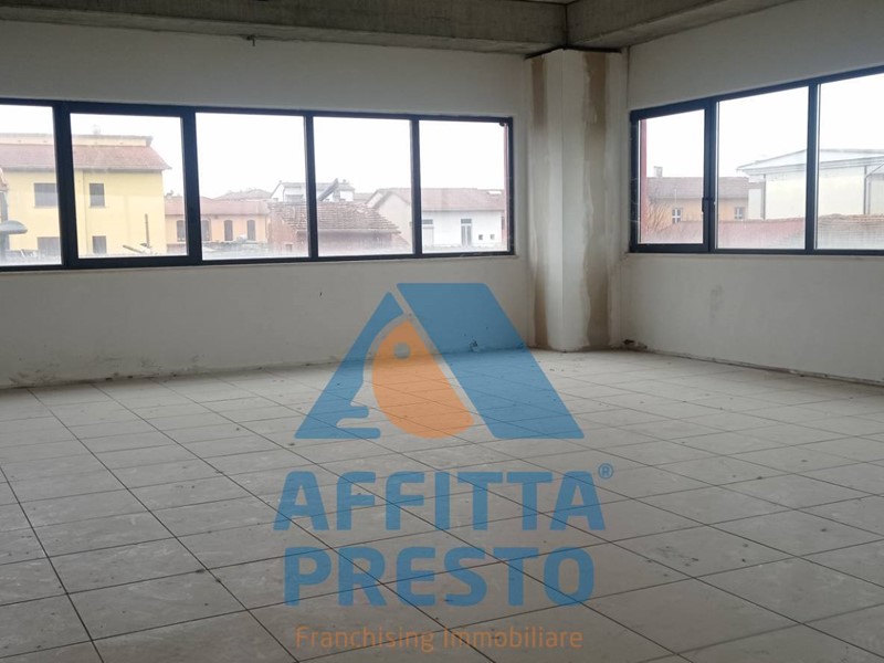 Ufficio in Affitto a Santa Croce sull'Arno, 340 m²