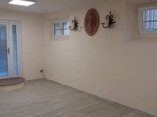 Ufficio in Affitto a Capraia e Limite, 350€, 40 m²