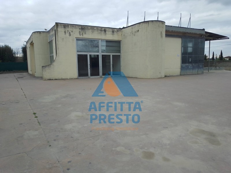 Capannone in Affitto a San Miniato, 3'000€, 1000 m²