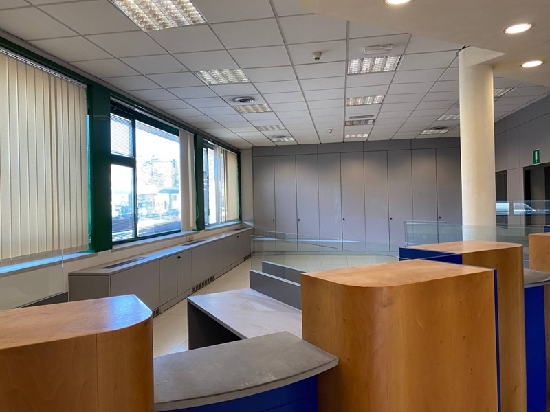 Ufficio in Affitto a Empoli, 600 m²