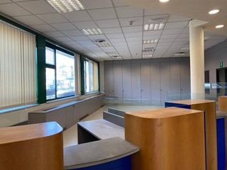 Ufficio in Affitto a Empoli, 600 m²
