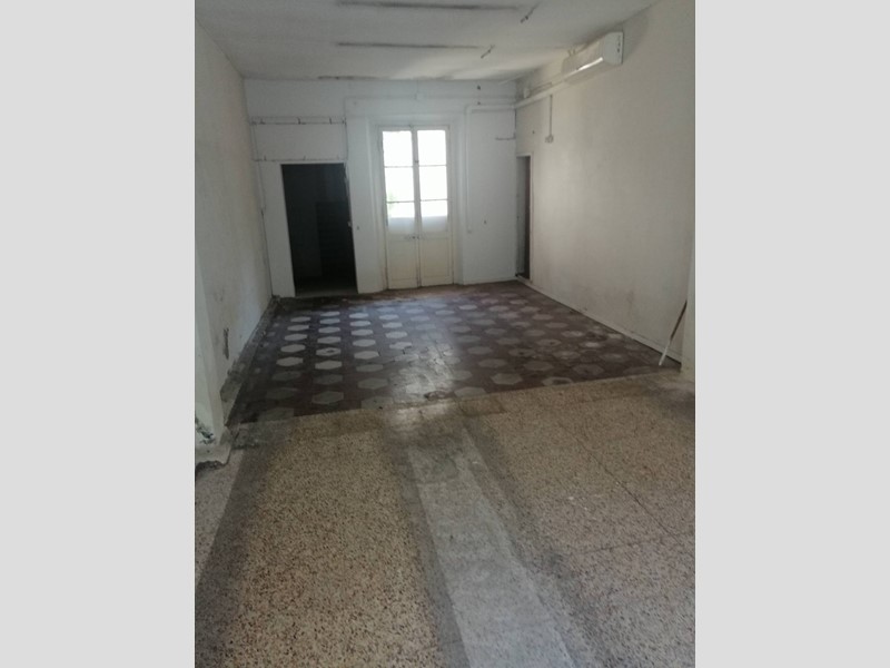 Attività commerciale in Affitto a Empoli, 800&euro;, 100 m²
