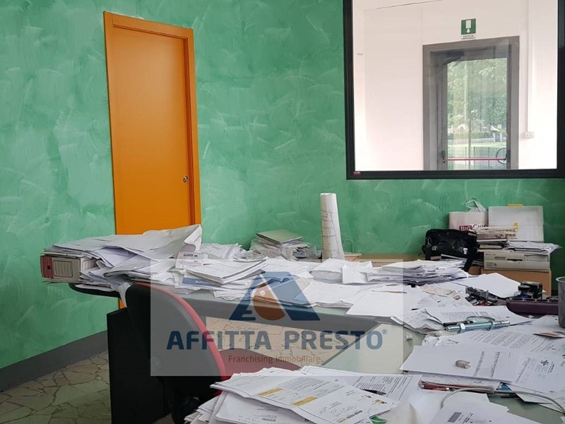 Laboratorio in Affitto a Vinci, 1'950€, 300 m²