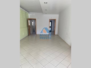 Attività commerciale in Affitto a Empoli, 950&euro;, 80 m²