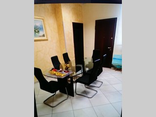 Ufficio in Affitto a San Miniato, 750€, 125 m²