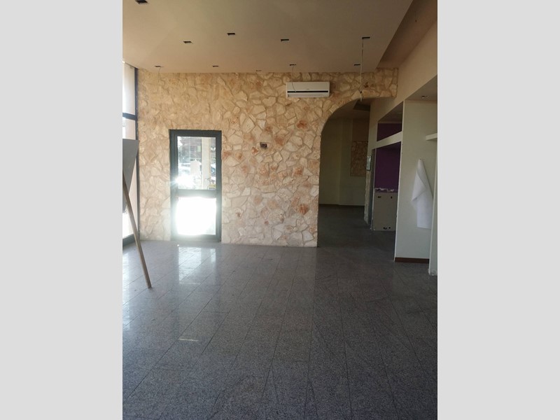 Attività commerciale in Affitto a Cerreto Guidi, 1'000€, 200 m²