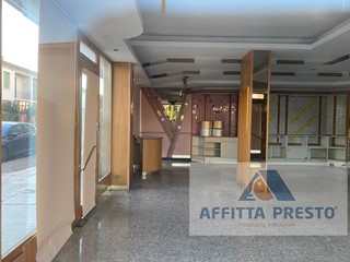 Attività commerciale in Affitto a Empoli, 1'100&euro;, 90 m²