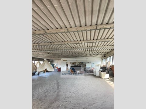 Attività commerciale in Affitto a Empoli, 2'200&euro;, 800 m²