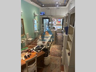 Attività commerciale in Vendita a Empoli, 250'000€, 100 m²