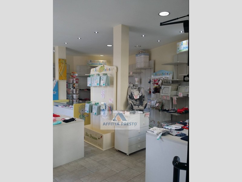 Attività commerciale in Affitto a Empoli, 900&euro;, 60 m²