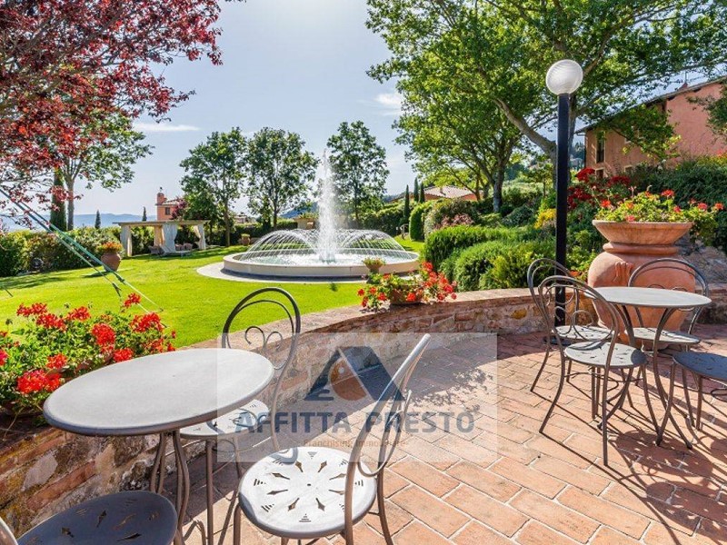 Attività commerciale in Vendita a San Gimignano, 2000 m²