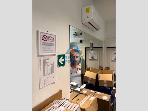 Attività commerciale in Affitto a Empoli, 1'700&euro;, 105 m²