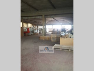 Capannone in Vendita a Ponsacco, 5000 m²