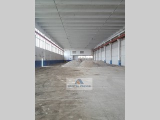 Magazzino in Affitto a Fucecchio, 1500 m²