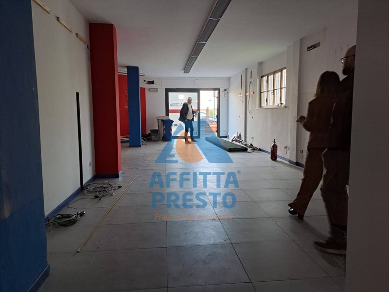 Attività commerciale in Affitto a Vinci, 1'200€, 170 m²