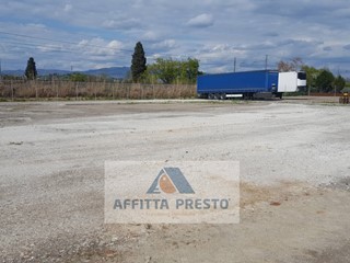Magazzino in Affitto a Empoli, 900&euro;, 2800 m²