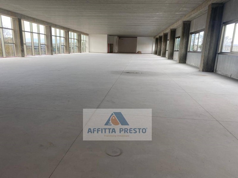 Capannone in Affitto a Santa Croce sull'Arno, 4200 m²
