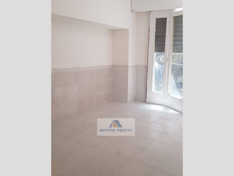 Attività commerciale in Affitto a Empoli, 500&euro;, 35 m²