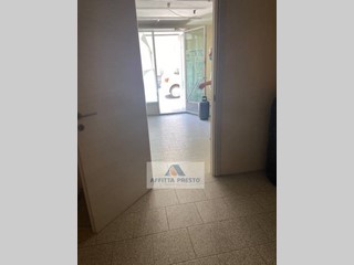 Attività commerciale in Affitto a Cerreto Guidi, 500€, 60 m²