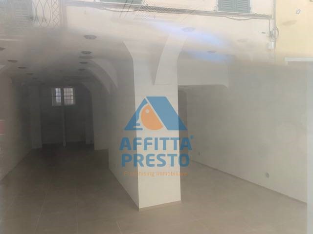 Negozio in Affitto a Empoli, 1'400&euro;, 82 m²