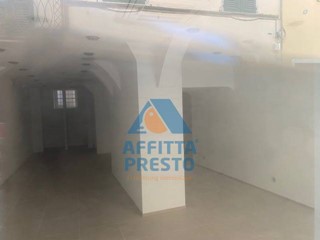 Negozio in Affitto a Empoli, 1'400&euro;, 82 m²