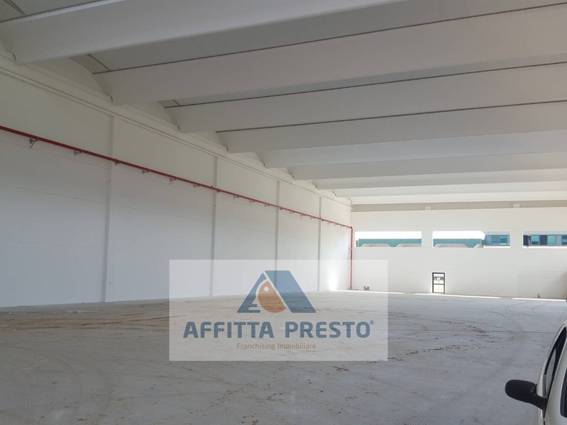 Capannone in Affitto a Montelupo Fiorentino, 3400 m²