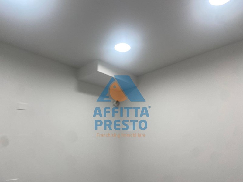 Negozio in Affitto a Empoli, 92 m²