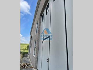 Capannone in Vendita a Vinci, 1100 m²