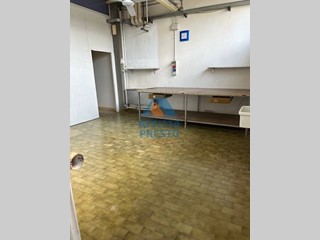 Capannone in Vendita a Vinci, 700'000€, 700 m²