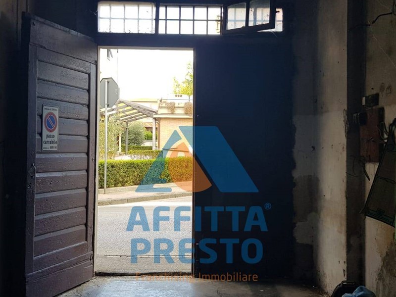 Magazzino in Affitto a Empoli, 1'200&euro;, 140 m²