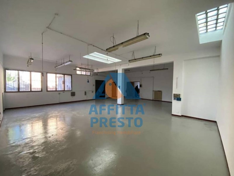 Capannone in Vendita a Empoli, 135'000€, 150 m²