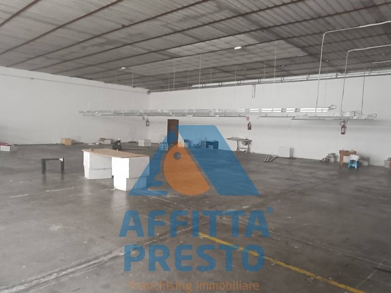 Magazzino in Affitto a Fucecchio, 1'850&euro;, 450 m²