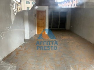 Attività commerciale in Affitto a Empoli, 950&euro;, 58 m²