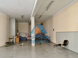 Attività commerciale in Affitto a Lamporecchio, 320 m²