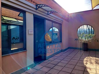 Ufficio in Affitto a Lucca, 1'100€, 67 m²
