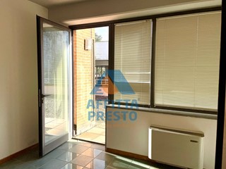 Ufficio in Affitto a Lucca, 1'500€, 140 m²
