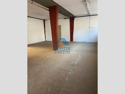 Magazzino in Affitto a Empoli, 1'000&euro;, 300 m²