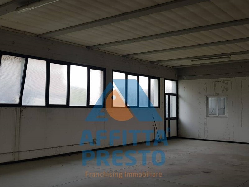 Capannone in Affitto a Vinci, 290'000€, 370 m²