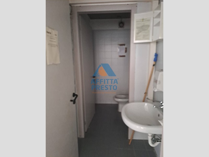Ufficio in Affitto a Empoli, 250 m²