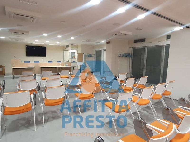Ufficio in Vendita a Firenze, 1650 m²