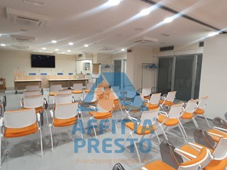 Ufficio in Vendita a Firenze, 1650 m²