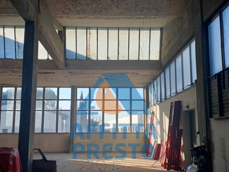 Attività commerciale in Affitto a Empoli, 6'000&euro;, 1200 m²
