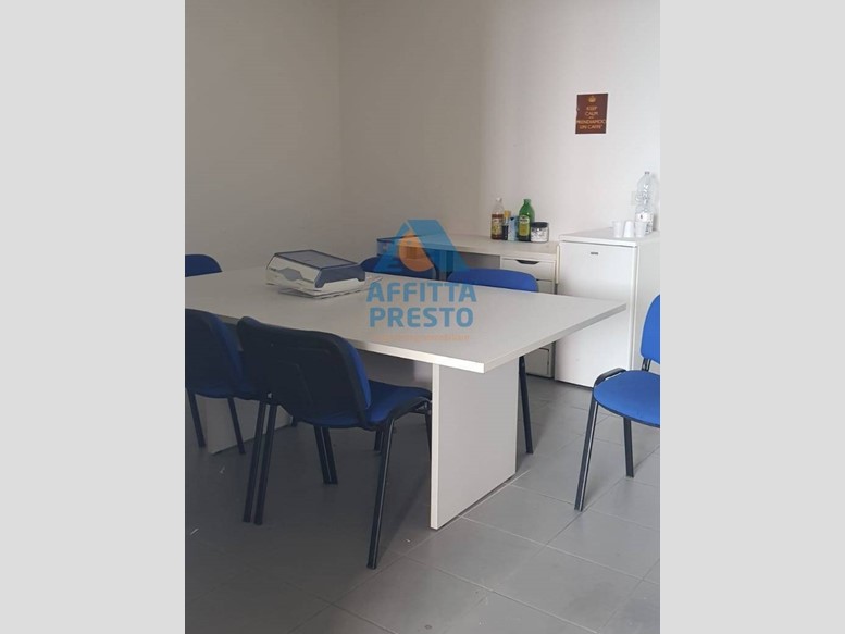Ufficio in Affitto a Montelupo Fiorentino, 1'900€, 250 m²